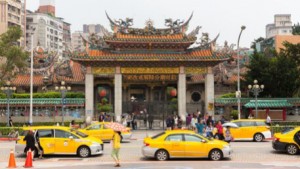 Getting Around China By Taxi or Bus